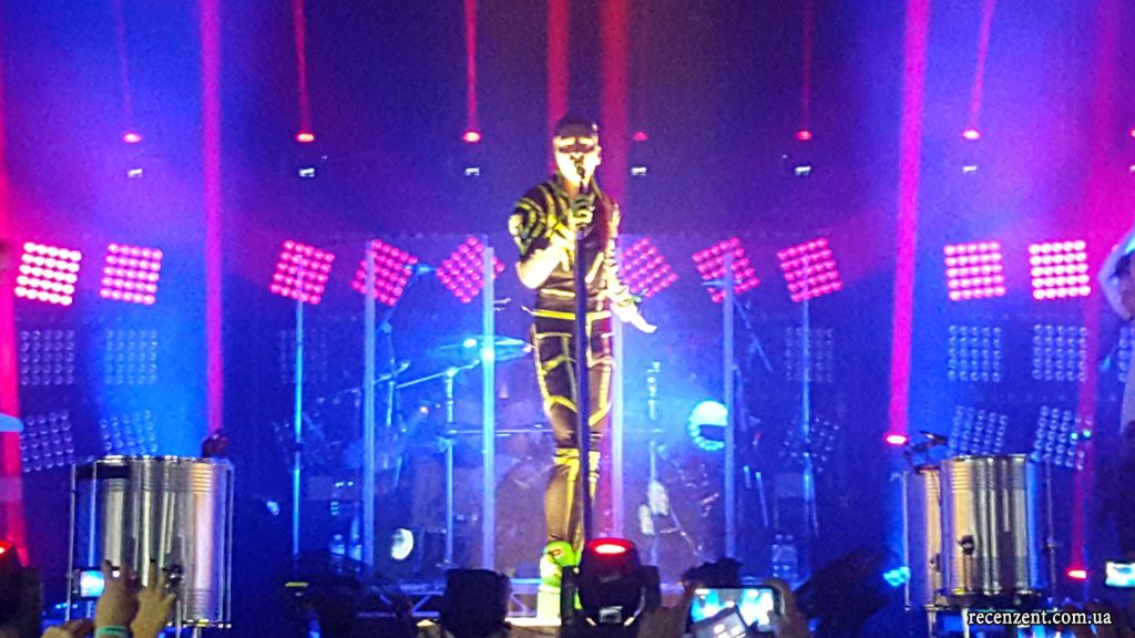 Обзор концерта Tokio Hotel в Киеве! Фото с киевского концерта, видео, отзывы, впечатления. Фотографии с концерта Tokio Hotel в высоком качестве. Билл Каулитц.