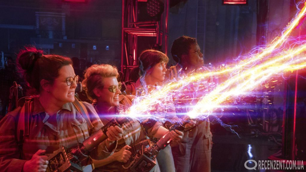 Охотники за привидениями (Ghostbusters) 2016 - Обзор сайта Рецензент (recenzent.com.ua) - Режиссёр: Пол Фиг В главных ролях: Мелисса МакКарти, Кристен Уиг , Кейт МакКиннон , Лесли Джонс , Крис Хемсворт , Сесили Стронг , Энди Гарсиа , Нил Кэйси , Чарльз Дэнс , Майкл Кеннет Уильямс Жанр: Фантастика, Фэнтези, Боевик, Комедия