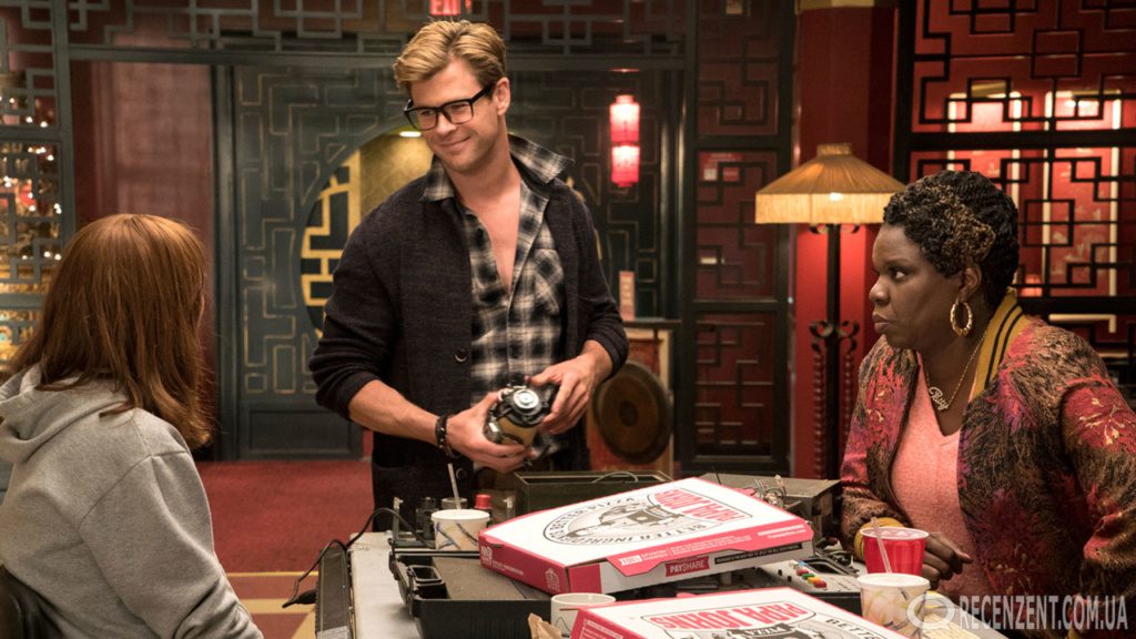Охотники за привидениями (Ghostbusters) 2016 - Обзор сайта Рецензент (recenzent.com.ua) - Режиссёр: Пол Фиг В главных ролях: Мелисса МакКарти, Кристен Уиг , Кейт МакКиннон , Лесли Джонс , Крис Хемсворт , Сесили Стронг , Энди Гарсиа , Нил Кэйси , Чарльз Дэнс , Майкл Кеннет Уильямс Жанр: Фантастика, Фэнтези, Боевик, Комедия